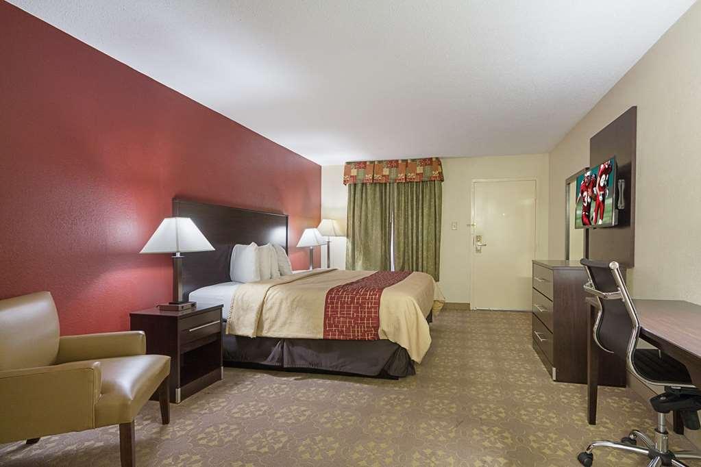 Red Roof Inn Plus+ Dallas - Addison Room photo