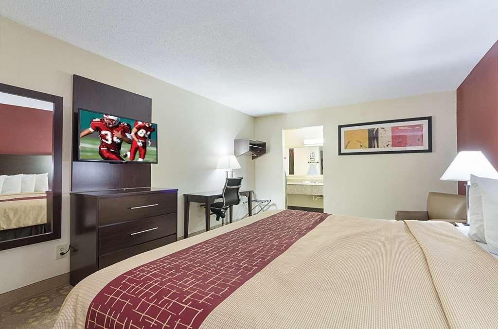 Red Roof Inn Plus+ Dallas - Addison Room photo