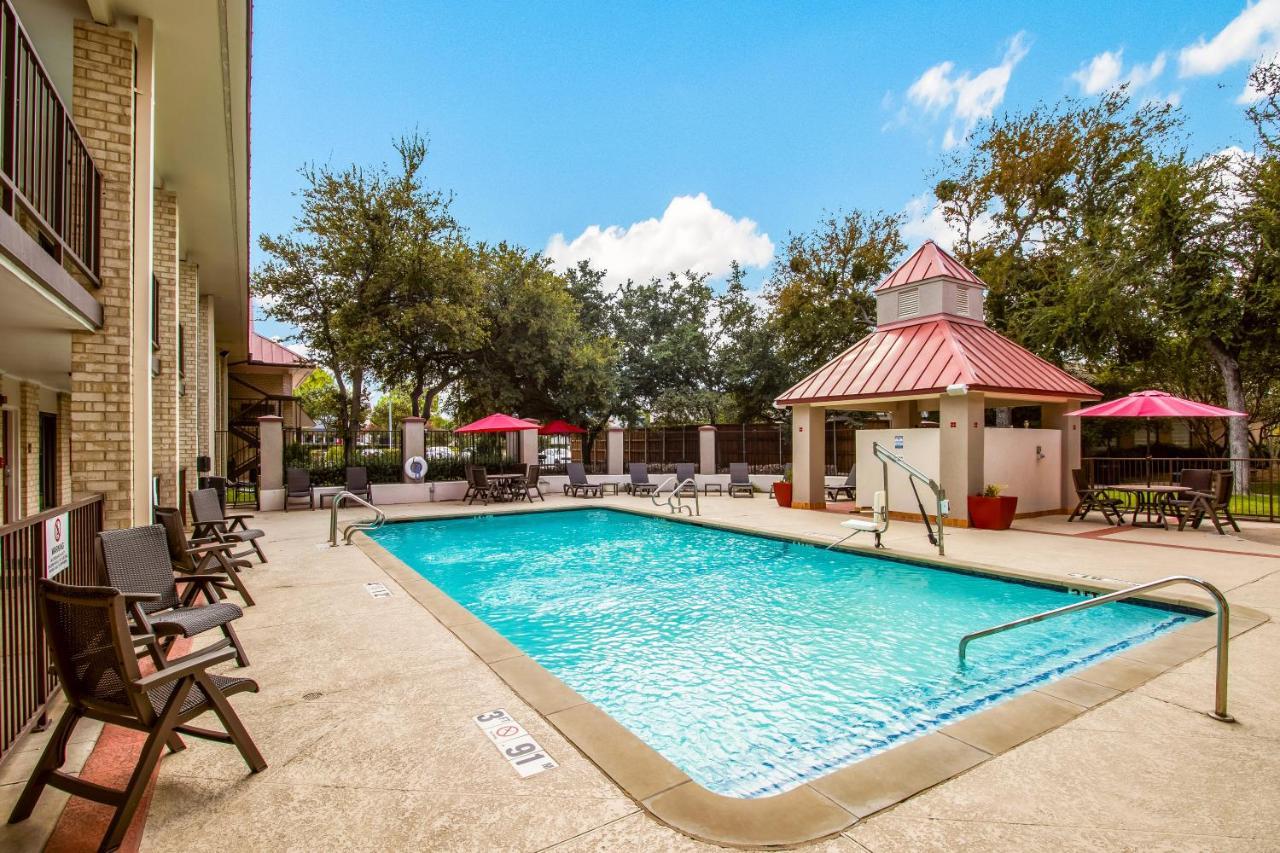 Red Roof Inn Plus+ Dallas - Addison Exterior photo