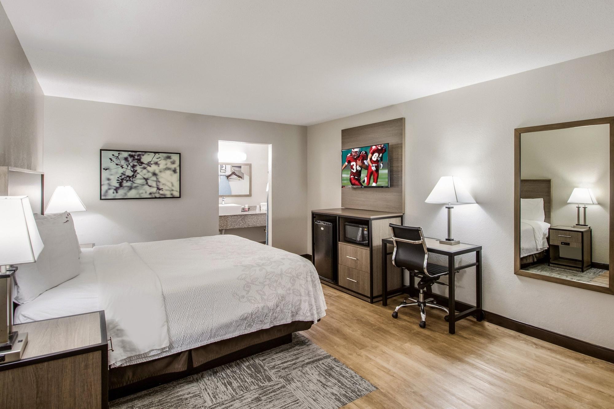 Red Roof Inn Plus+ Dallas - Addison Exterior photo