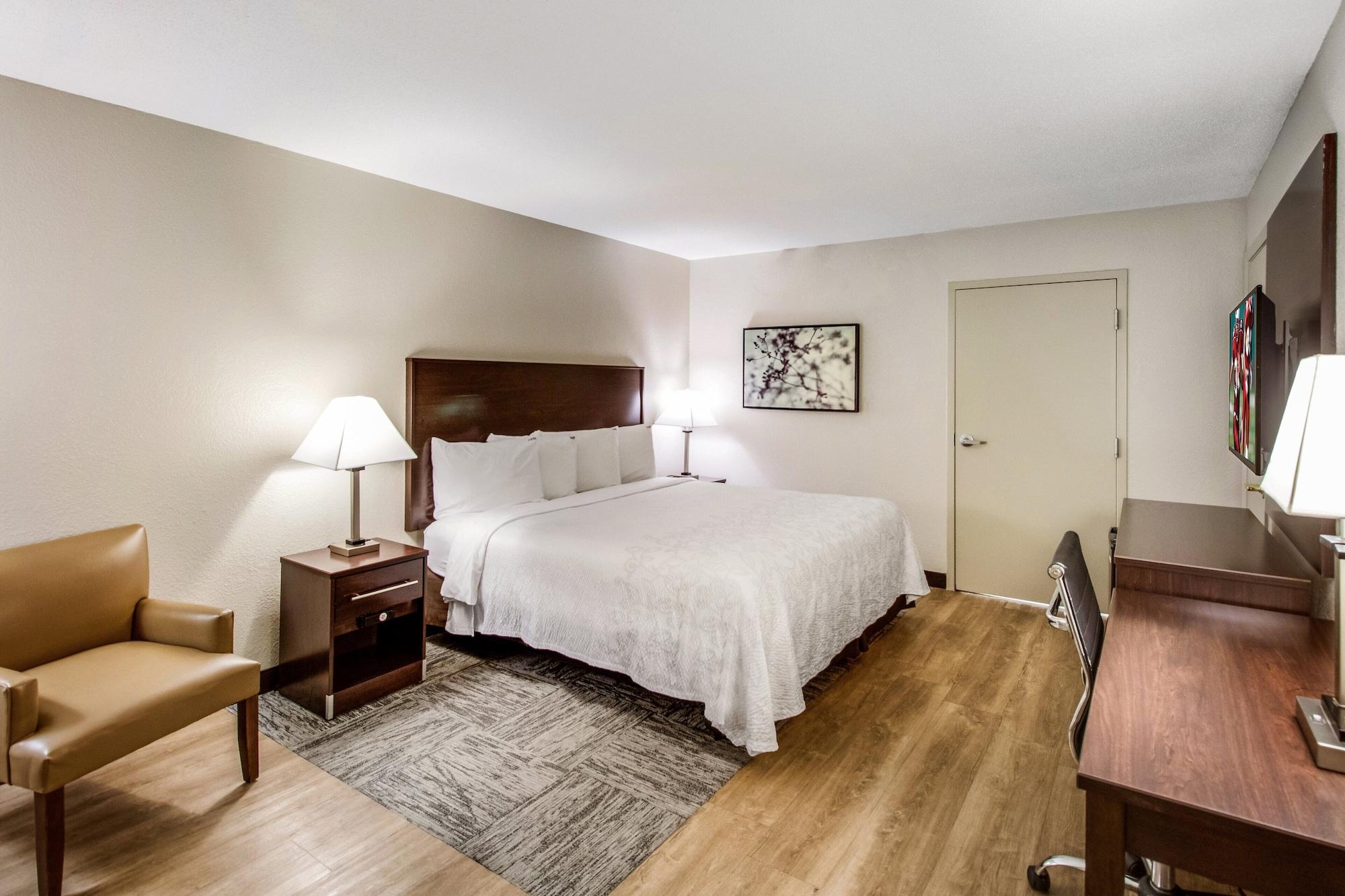 Red Roof Inn Plus+ Dallas - Addison Exterior photo