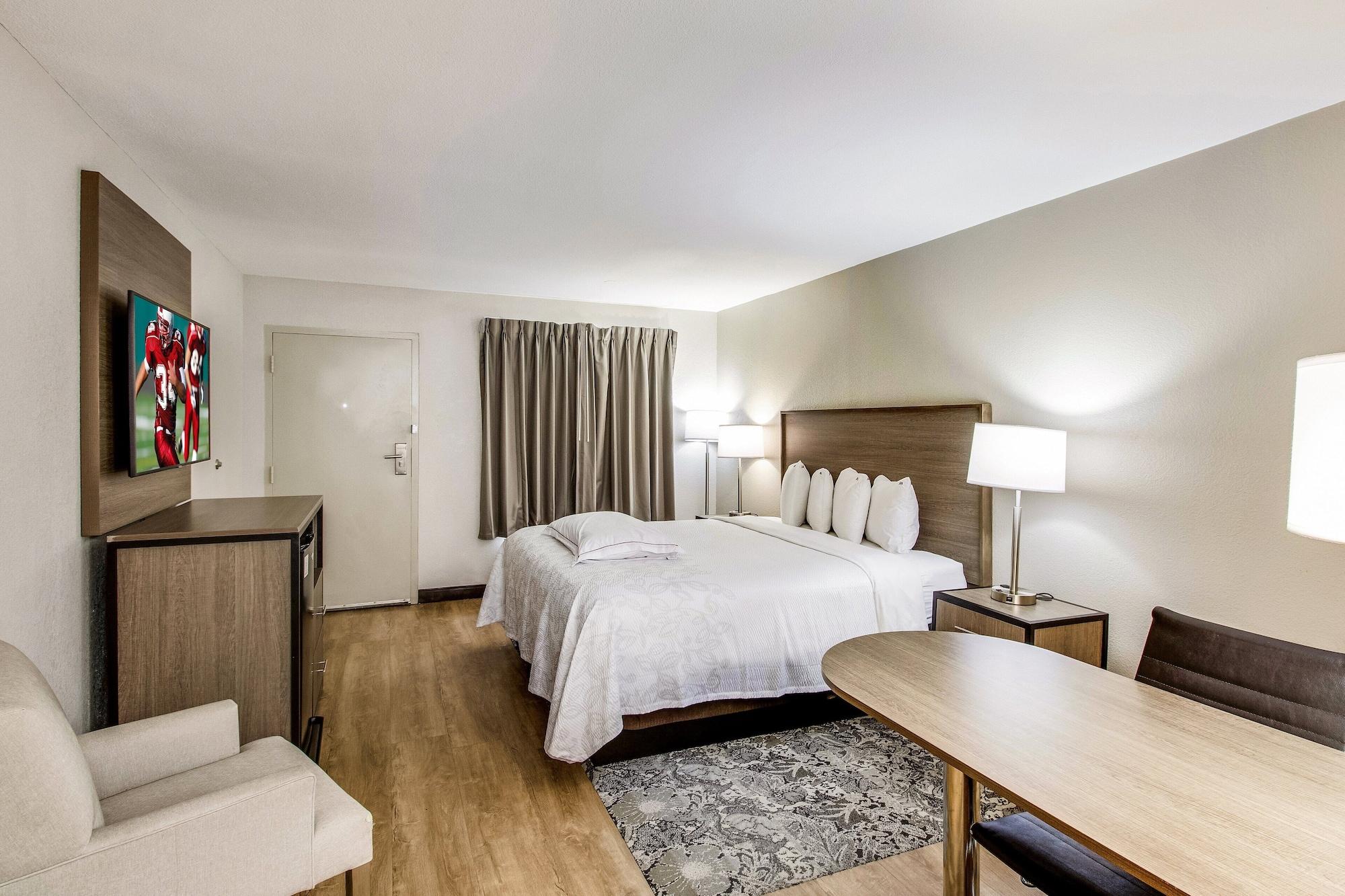 Red Roof Inn Plus+ Dallas - Addison Exterior photo