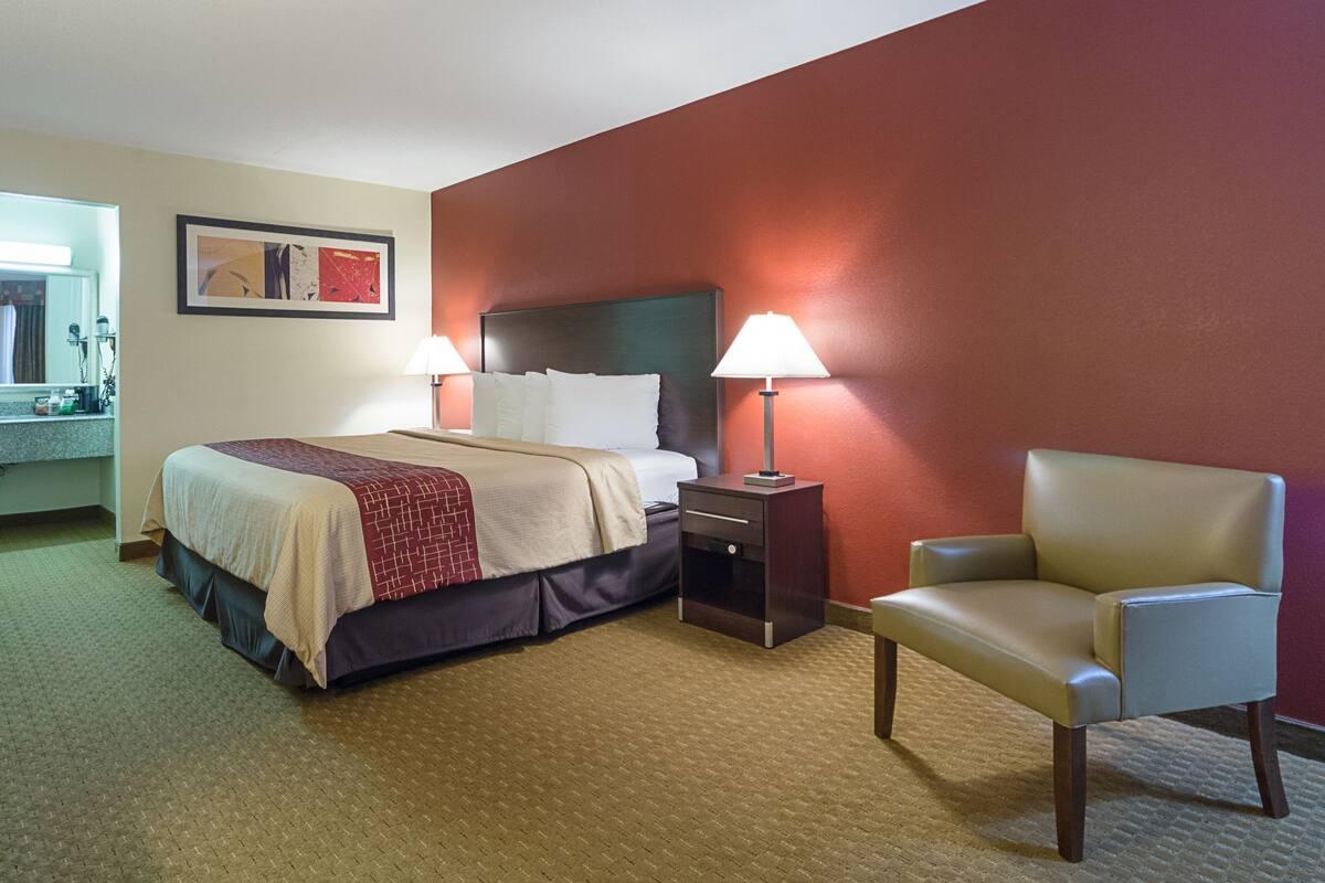 Red Roof Inn Plus+ Dallas - Addison Exterior photo