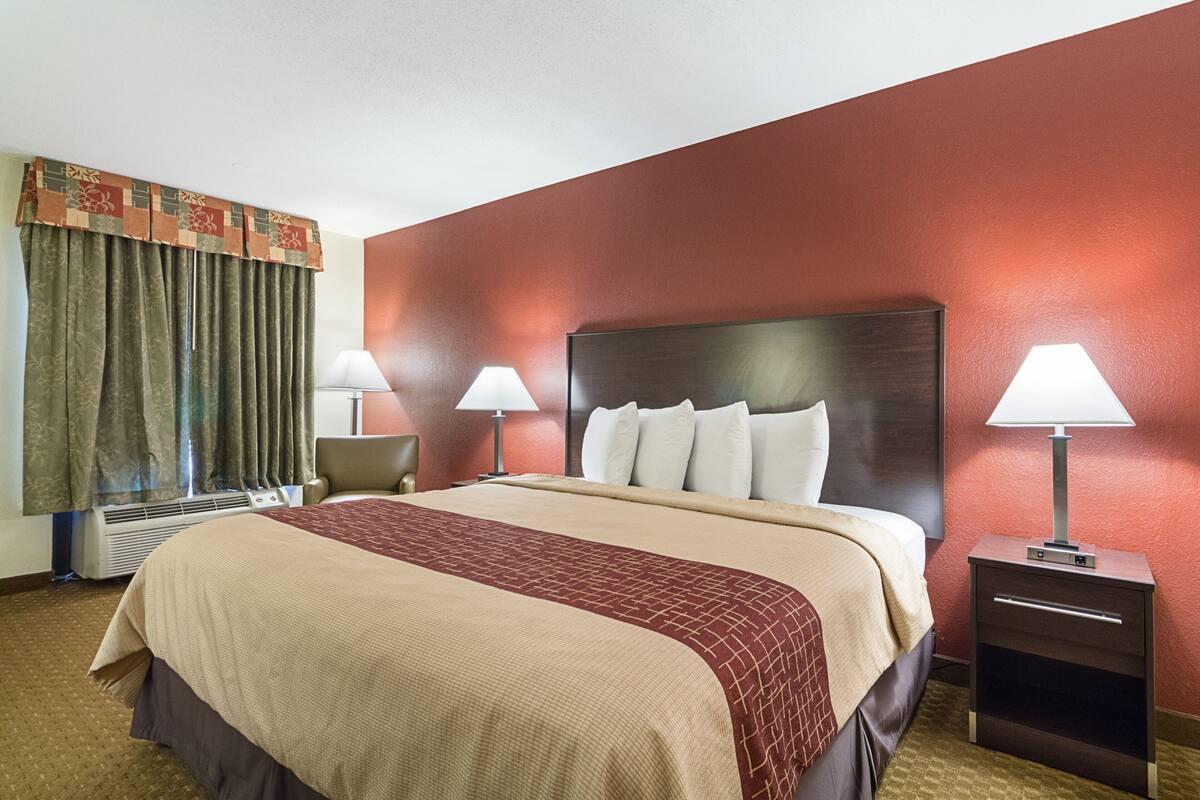 Red Roof Inn Plus+ Dallas - Addison Exterior photo