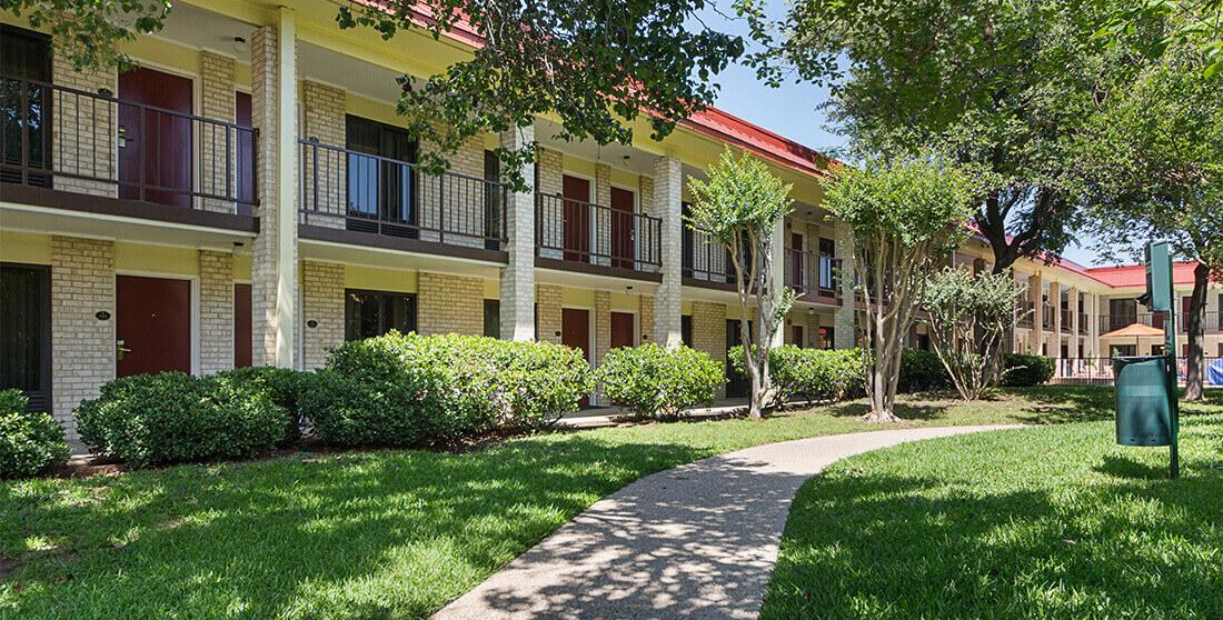Red Roof Inn Plus+ Dallas - Addison Exterior photo