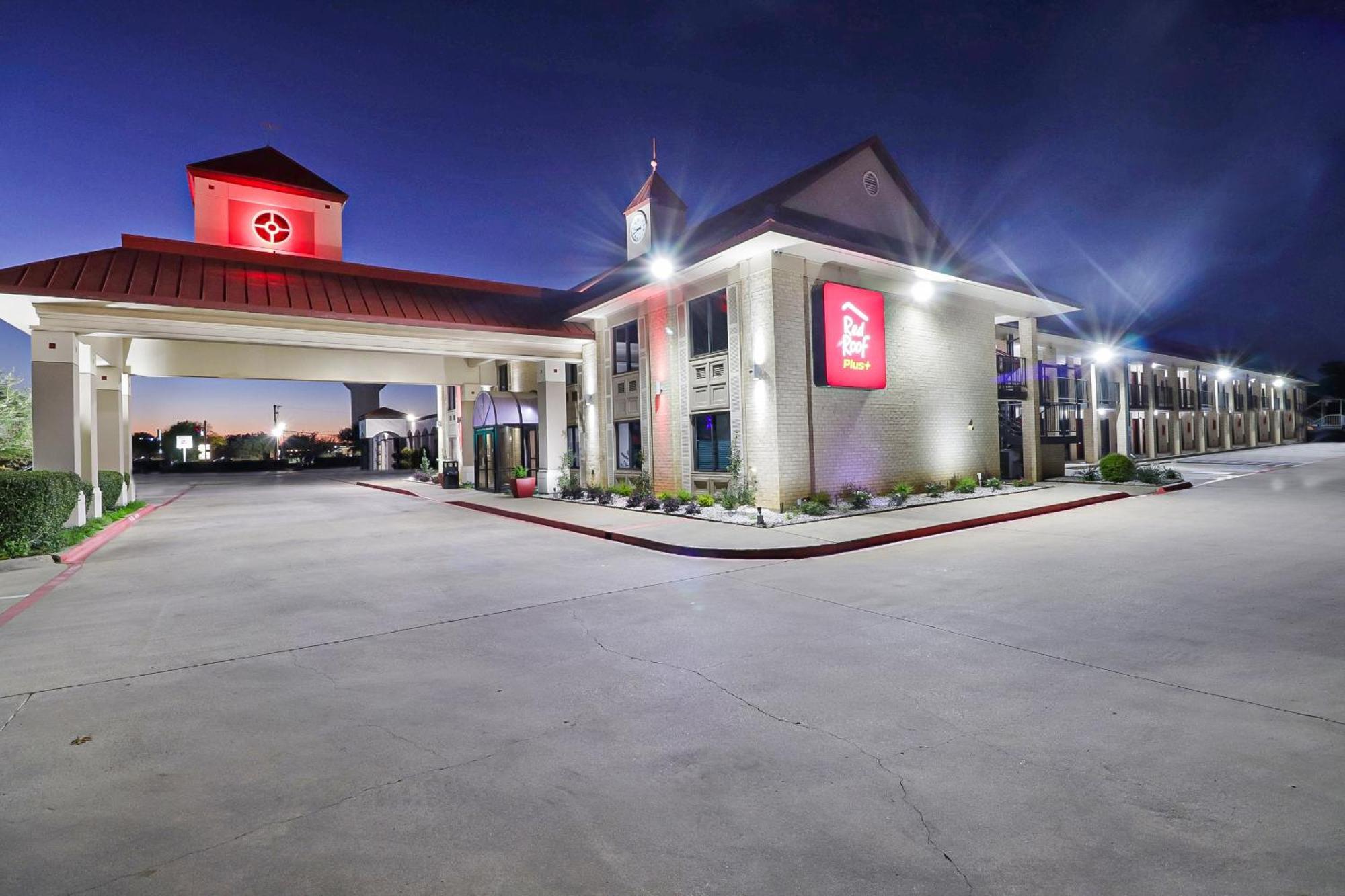 Red Roof Inn Plus+ Dallas - Addison Exterior photo
